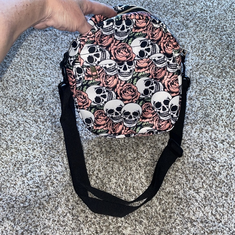 🔥last one🔥 NEW Skull & Roses canvas crossbody  bag. - Picture 5 of 6
